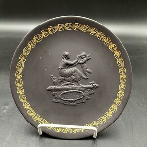 Wedgwood black basalt jasper ware Decorative Plate with Gold Leaf Design, mother